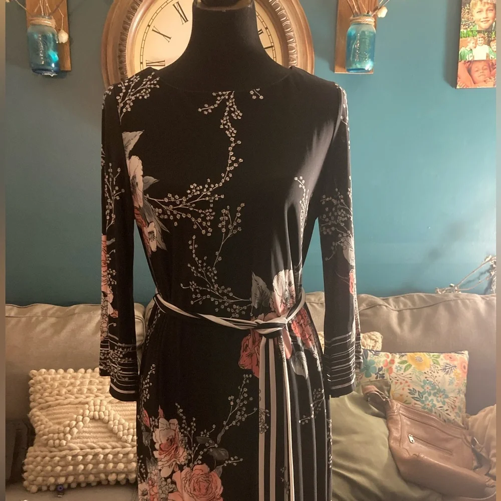 Roz & Ali Dress - Picture 3 of 9